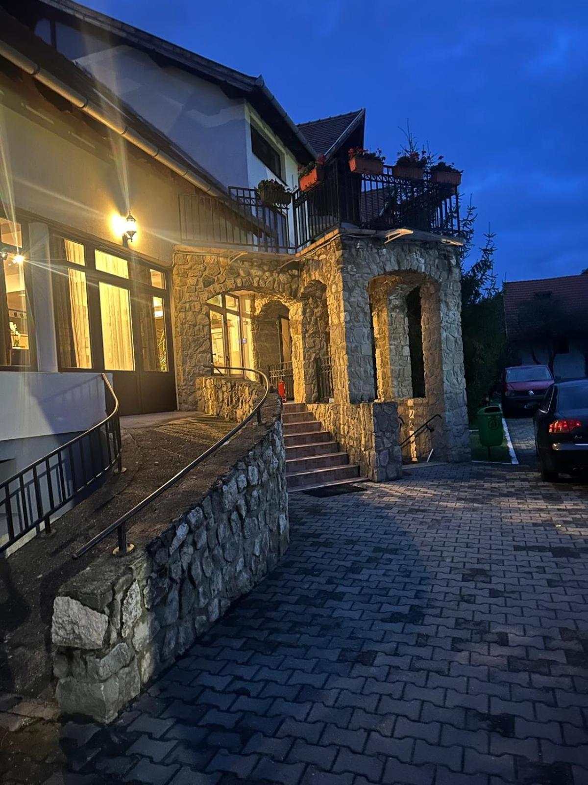Pensiunea Casa Saxonia Rîşnov エクステリア 写真